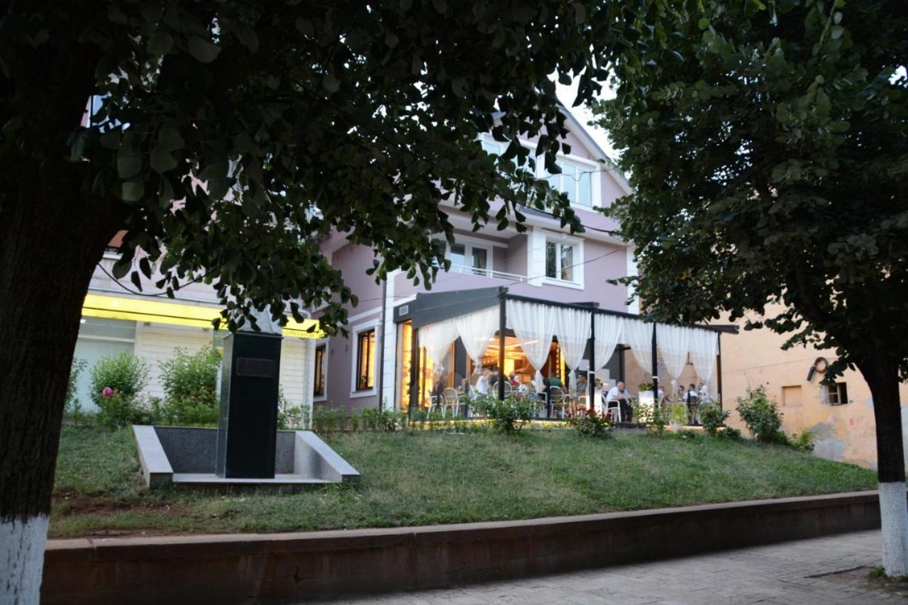 Royal Hotel Peshkopi Albania Eksteriør bilde